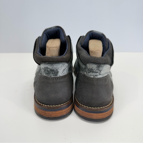 PARC CITY BOOT CO. Men\'s Distressed Gray Chukka Boots size 10